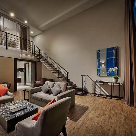 Maritime Luxury Suites George Town Exteriör bild