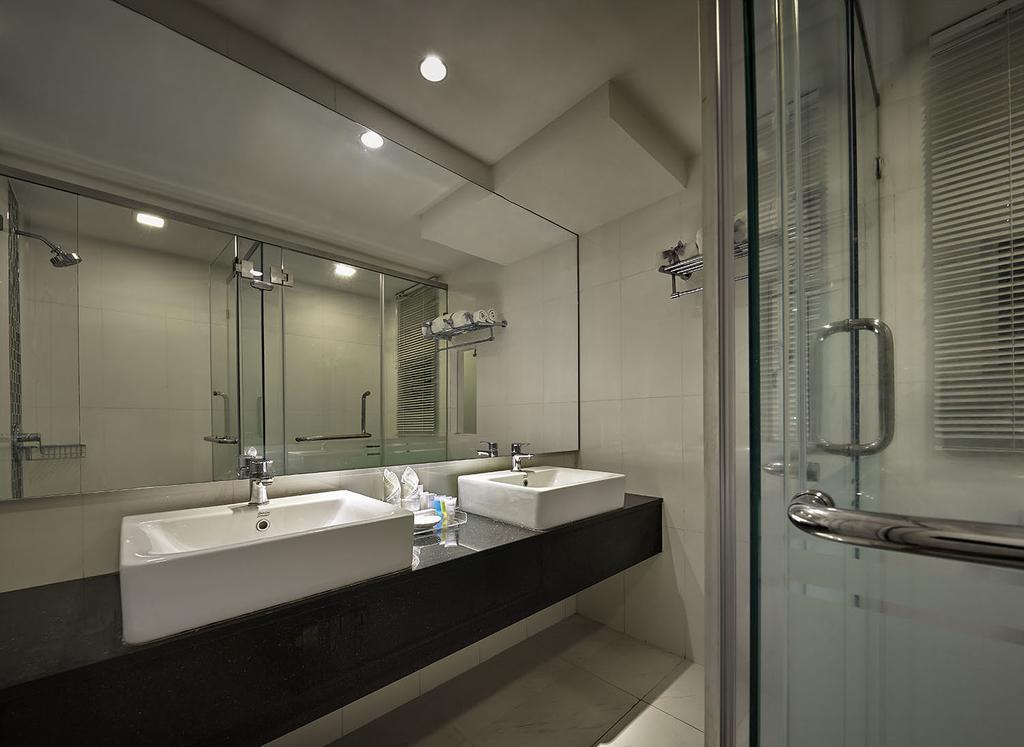 Maritime Luxury Suites George Town Exteriör bild