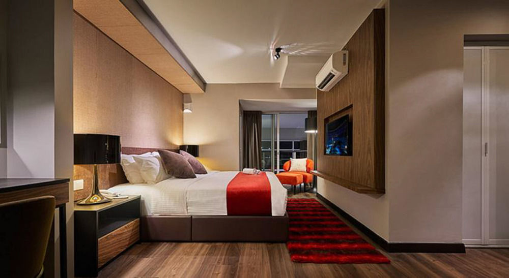 Maritime Luxury Suites George Town Exteriör bild