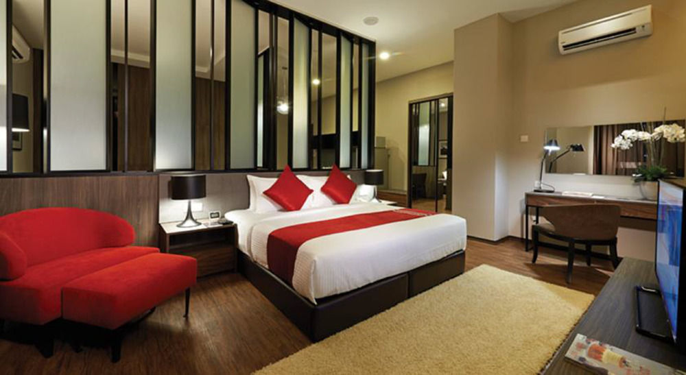 Maritime Luxury Suites George Town Exteriör bild