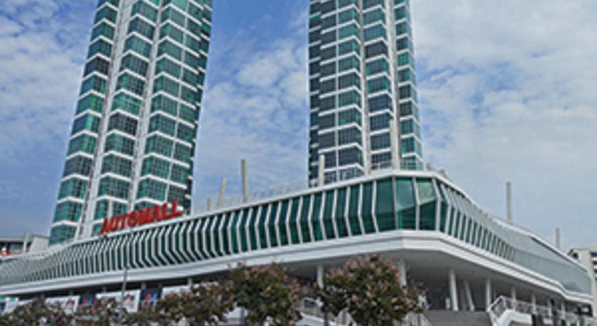 Maritime Luxury Suites George Town Exteriör bild