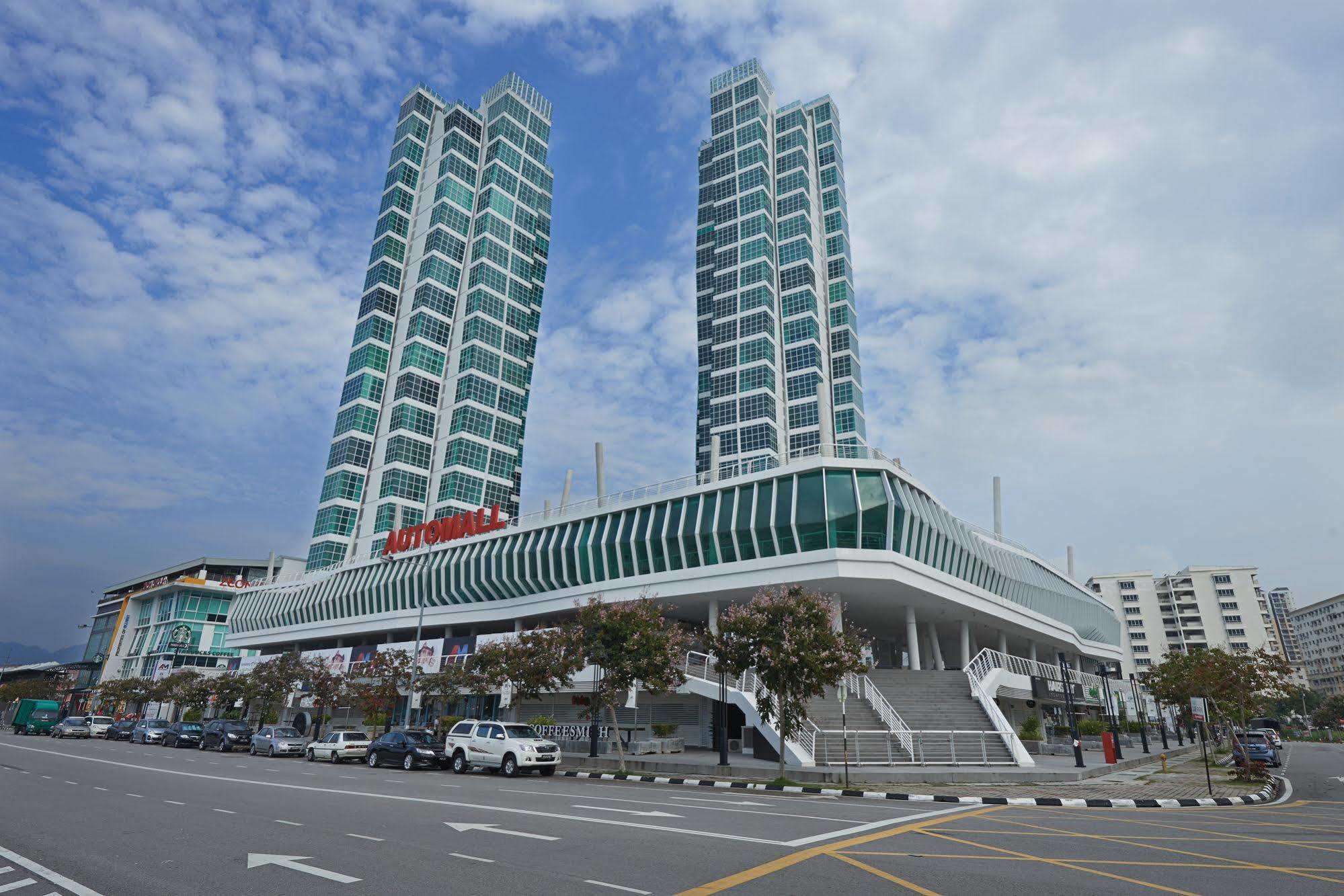 Maritime Luxury Suites George Town Exteriör bild