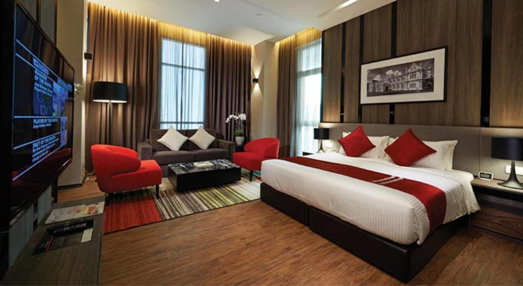 Maritime Luxury Suites George Town Exteriör bild