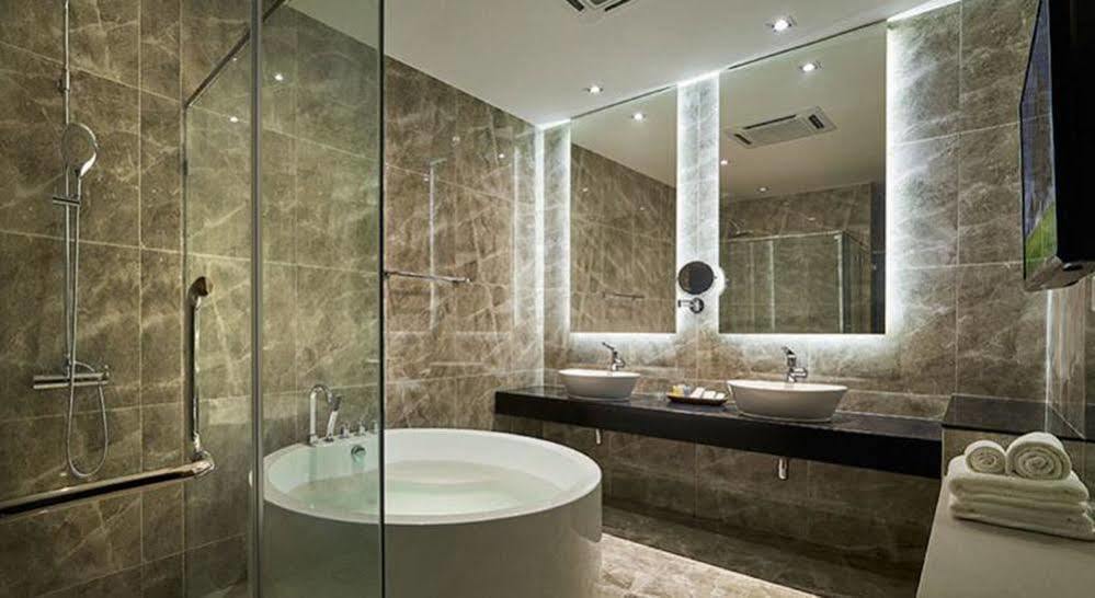 Maritime Luxury Suites George Town Exteriör bild