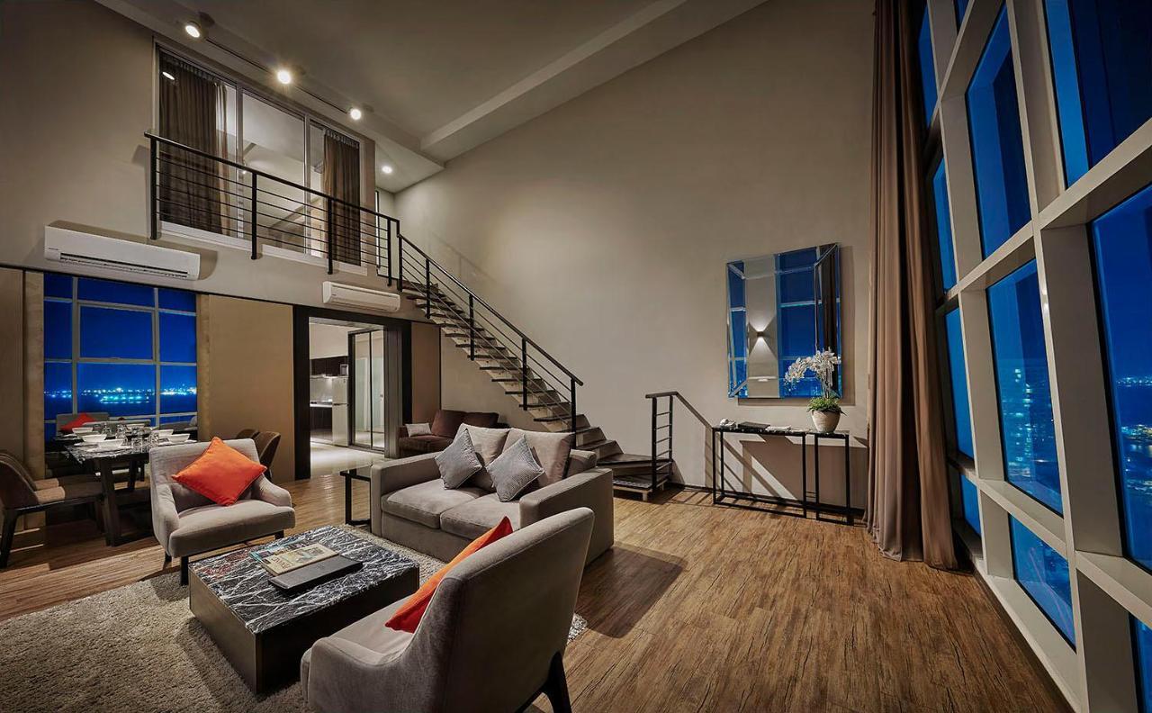 Maritime Luxury Suites George Town Exteriör bild